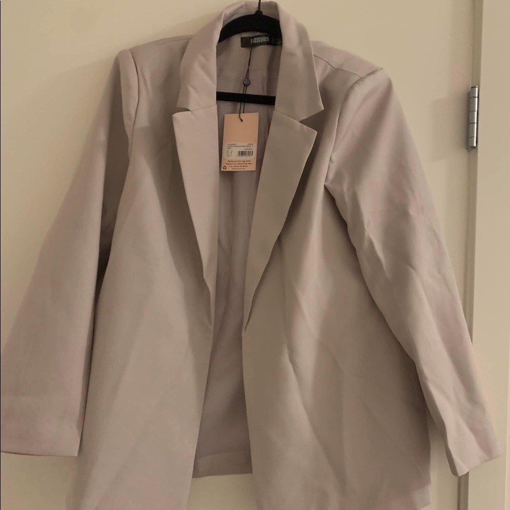 Lilac Blazer, size 8. Fits like an oversized Medium! Meant to be oversized